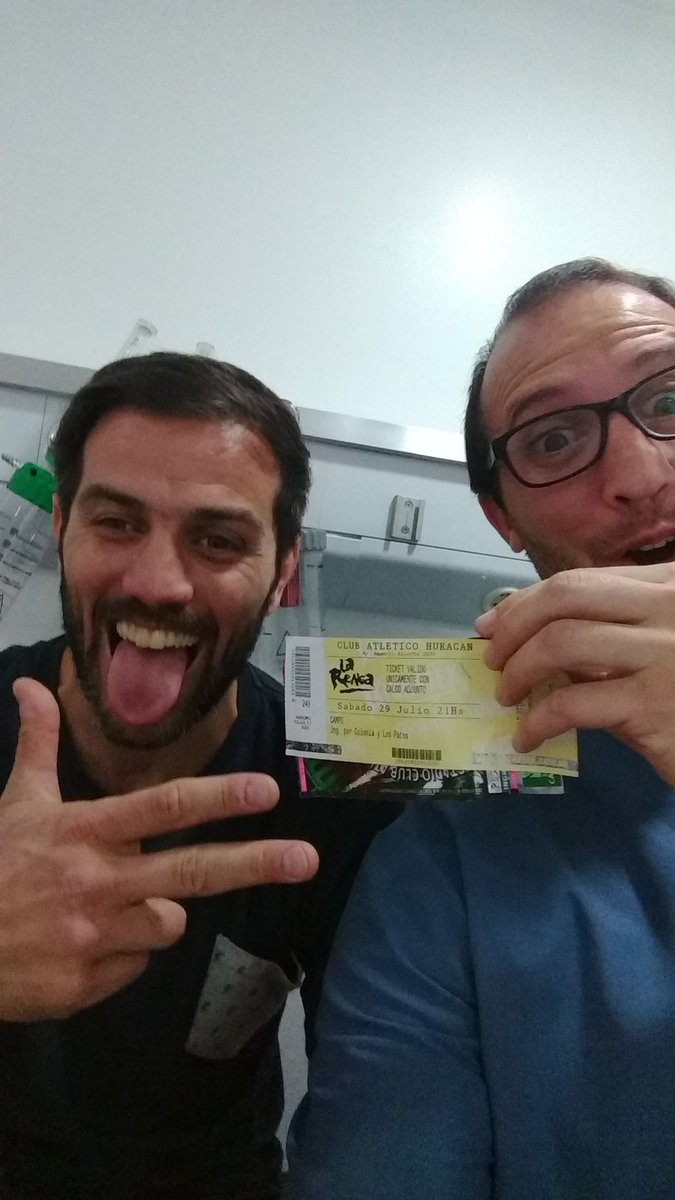 munieco10's tweet photo. Estas de guardia y cae tu amigo con las entradas para mañana de sorpresa... Que alegrón @nicogatta #elojodelhuracan https://t.co/MwSEK4EVRW