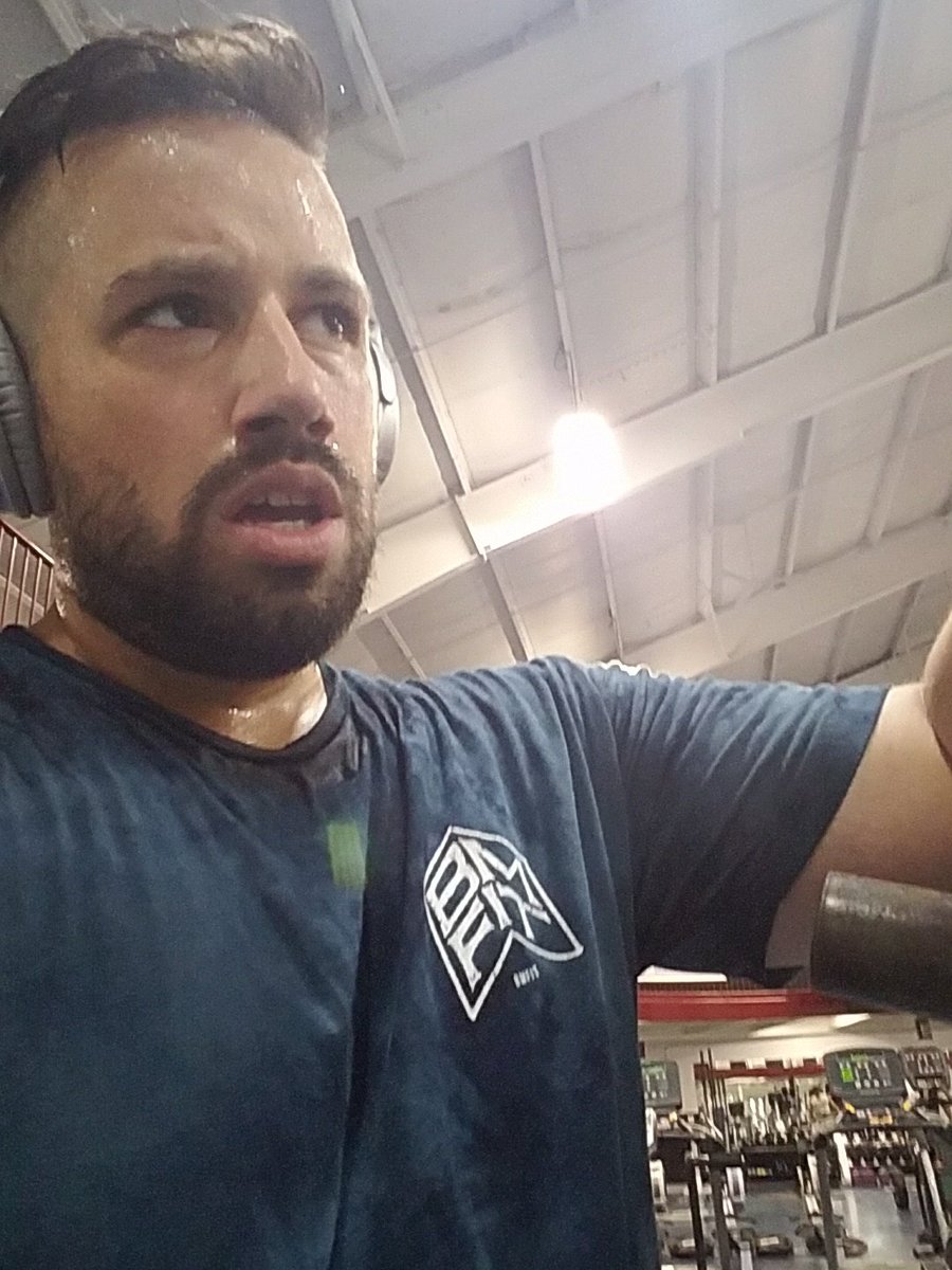 DoLoW_Ran6Er's tweet photo. @BradleyMartyn the fitgear is resulting in 25% increase in lifts/ 100% increase in swole effect. #squad https://t.co/E33pbm2NMB