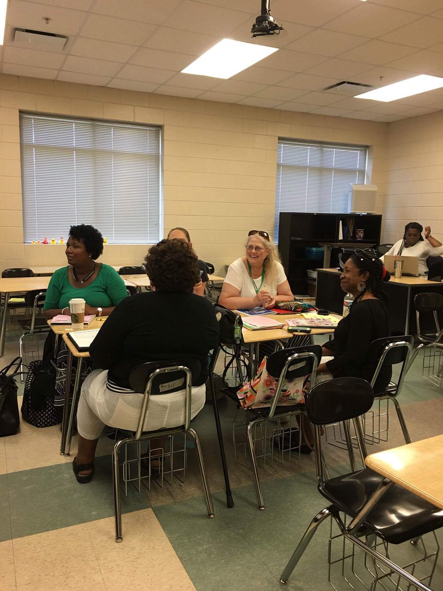RCSSMath's tweet photo. Elementary teachers at the Summer Institute!! #StandardsBasedGradingSession #rcssmath https://t.co/vMiG7rXo0w