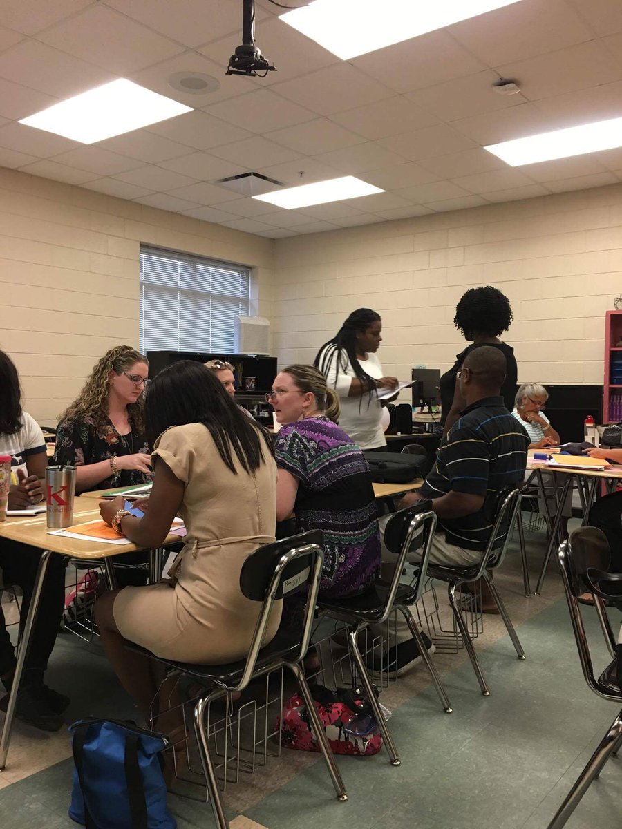 RCSSMath's tweet photo. Elementary teachers at the Summer Institute!! #StandardsBasedGradingSession #rcssmath https://t.co/vMiG7rXo0w