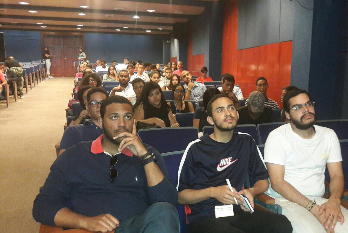 ukindomrep's tweet photo. Exitosa sesión informativa de Becas #Chevening en @UNAPEC #RutaChevening Gracias a la uni y a todos los que vinieron! https://t.co/onX1ZvOXGK