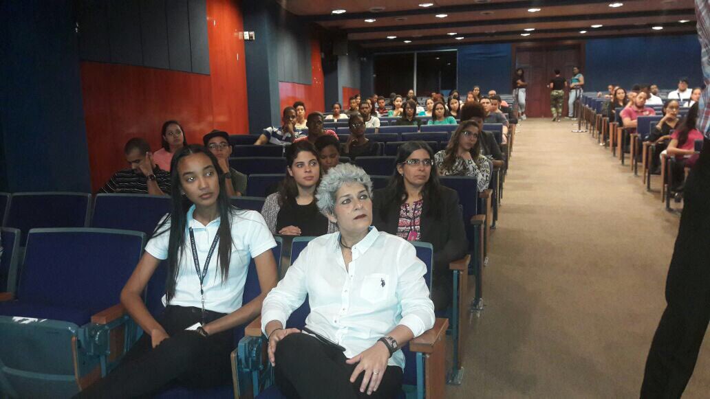 ukindomrep's tweet photo. Exitosa sesión informativa de Becas #Chevening en @UNAPEC #RutaChevening Gracias a la uni y a todos los que vinieron! https://t.co/onX1ZvOXGK