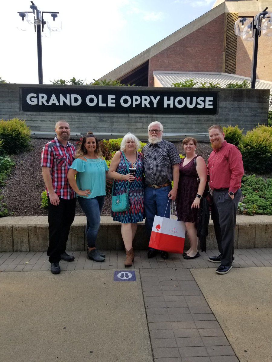 EmyBaby's tweet photo. #Opry section 3 row E seat 7 https://t.co/VGuHhoMKrt