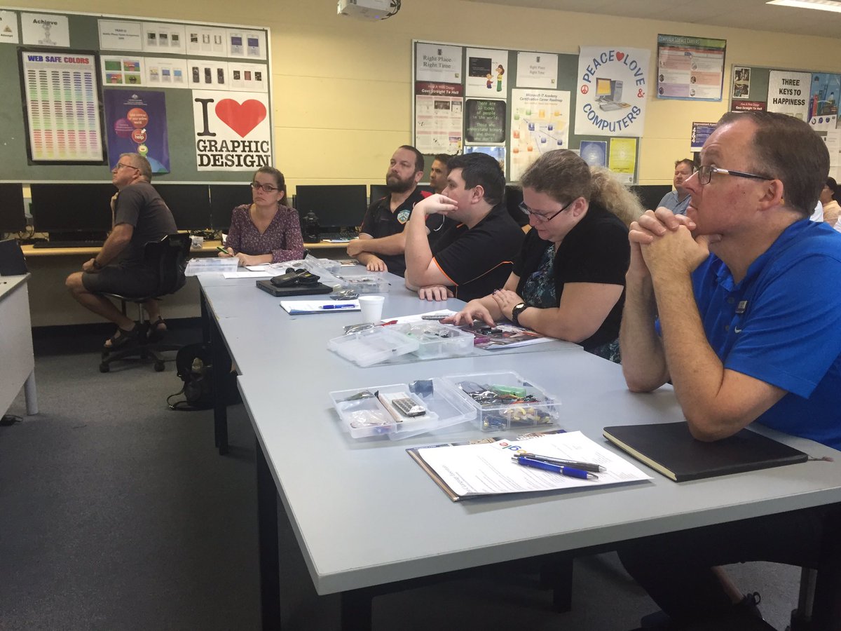 doogiegirl's tweet photo. QSITE FNQ proudly supports the Google CS4HS Arduino PD currently underway. https://t.co/pj3XGUukyG