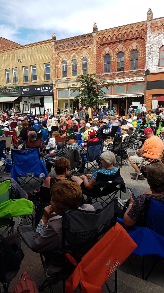 letsdiscoverON's tweet photo. Having an awesome time at #CWoodElvisFest in @TownCollingwood! Check out the crowds on Day 1. There's lots of #Elvis Memorabilia &amp; Iced Tea! https://t.co/XKCvprHnug