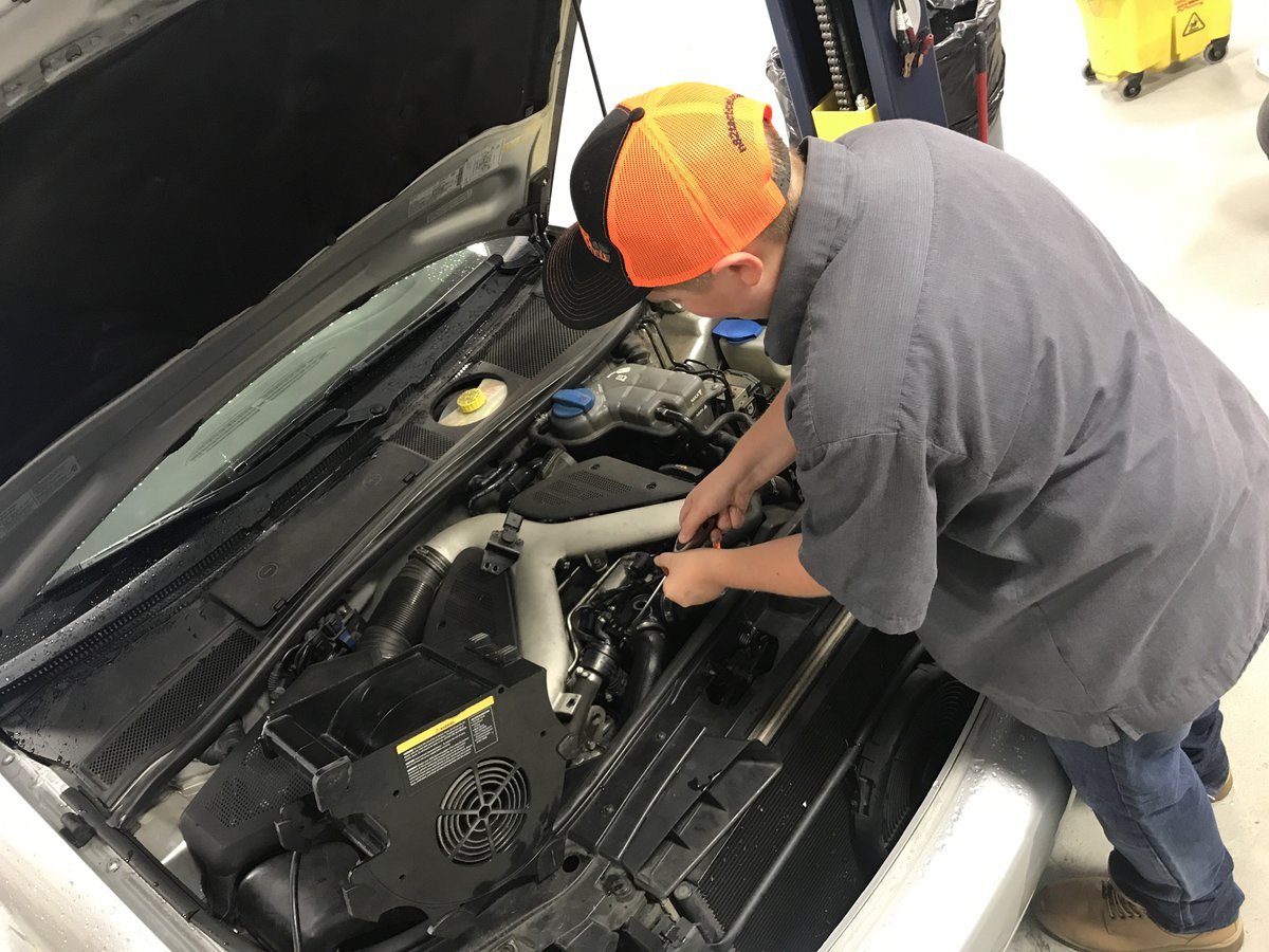 aonimports's tweet photo. Start them young. Fixing his mommaβs car. #audi #a6 #27t #6speed #quattro #biturbo #chargepipe #ypipe #boostleak #tuned #boosted #20psi #fun https://t.co/wuMtzdQ1oO