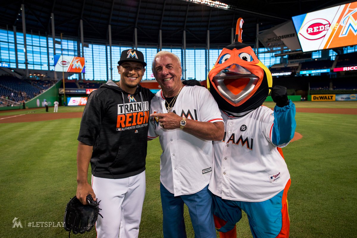 Marlins's tweet photo. WOOOOOOO! 🗣

#LetsPlay https://t.co/R7lgd2xjh3