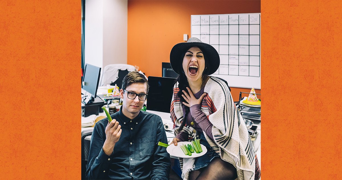 leolambertcat's tweet photo. Lunch at the office can be hard; Here’s how cleanse girl deals with it. #LuvoContest - https://t.co/A8YCNHNDUc https://t.co/bPXgsEMzWT
