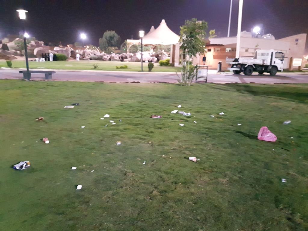 يا إخوة يا أفاضل 
تم التقاط هذه الصورة من منتزه عام
كرماً تعليقكم عليها من منظار شرعي

⤵⤵⤵⤵⤵⤵⤵