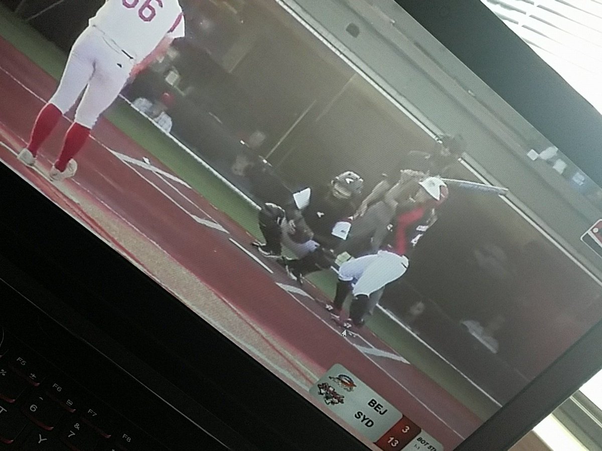 sunacat's tweet image. TWO MORE #2RUNHR by @mzerkleee and then @katiyana_13  early in the bottom 5th brings the score to 13-3! Are you watching yet?? #NPFTV