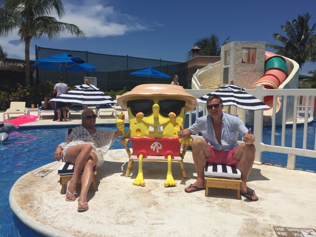 Love meeting famous people, after 8 tequila's and 12 beers we bumped into sponge Bob. Really nice guy 🍺🍺🍺🍺😂