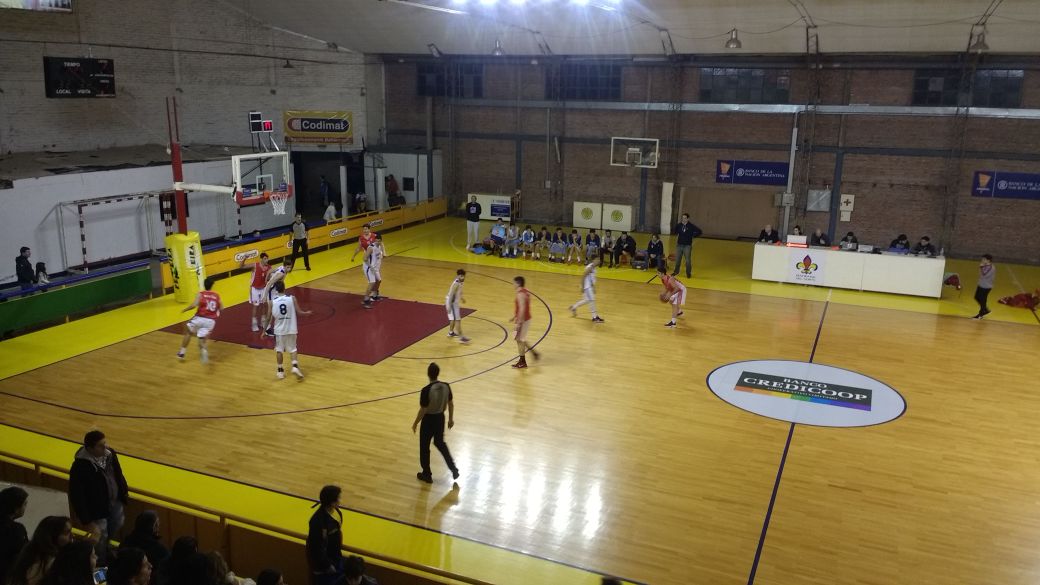 PergaminoApb's tweet photo. #Final Interzonal
#Pergamino ganó 82-80 a MdP con un triple agónico de Dubois y jugará la semi mañana 20hs vs BBlanca
#VamosPergamino
#PU19 https://t.co/8LRuOGS7aH