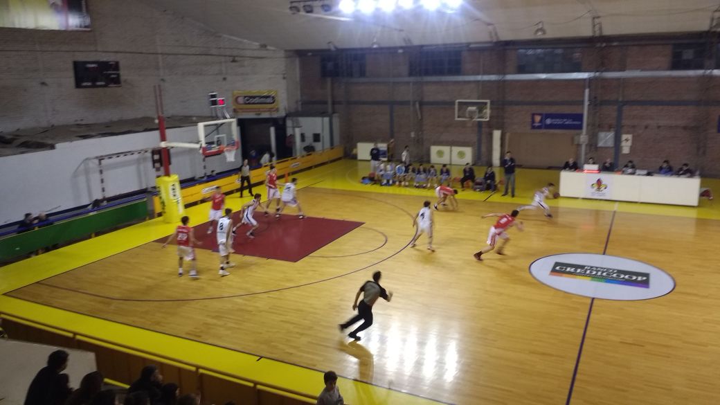 PergaminoApb's tweet photo. #Final Interzonal
#Pergamino ganó 82-80 a MdP con un triple agónico de Dubois y jugará la semi mañana 20hs vs BBlanca
#VamosPergamino
#PU19 https://t.co/8LRuOGS7aH
