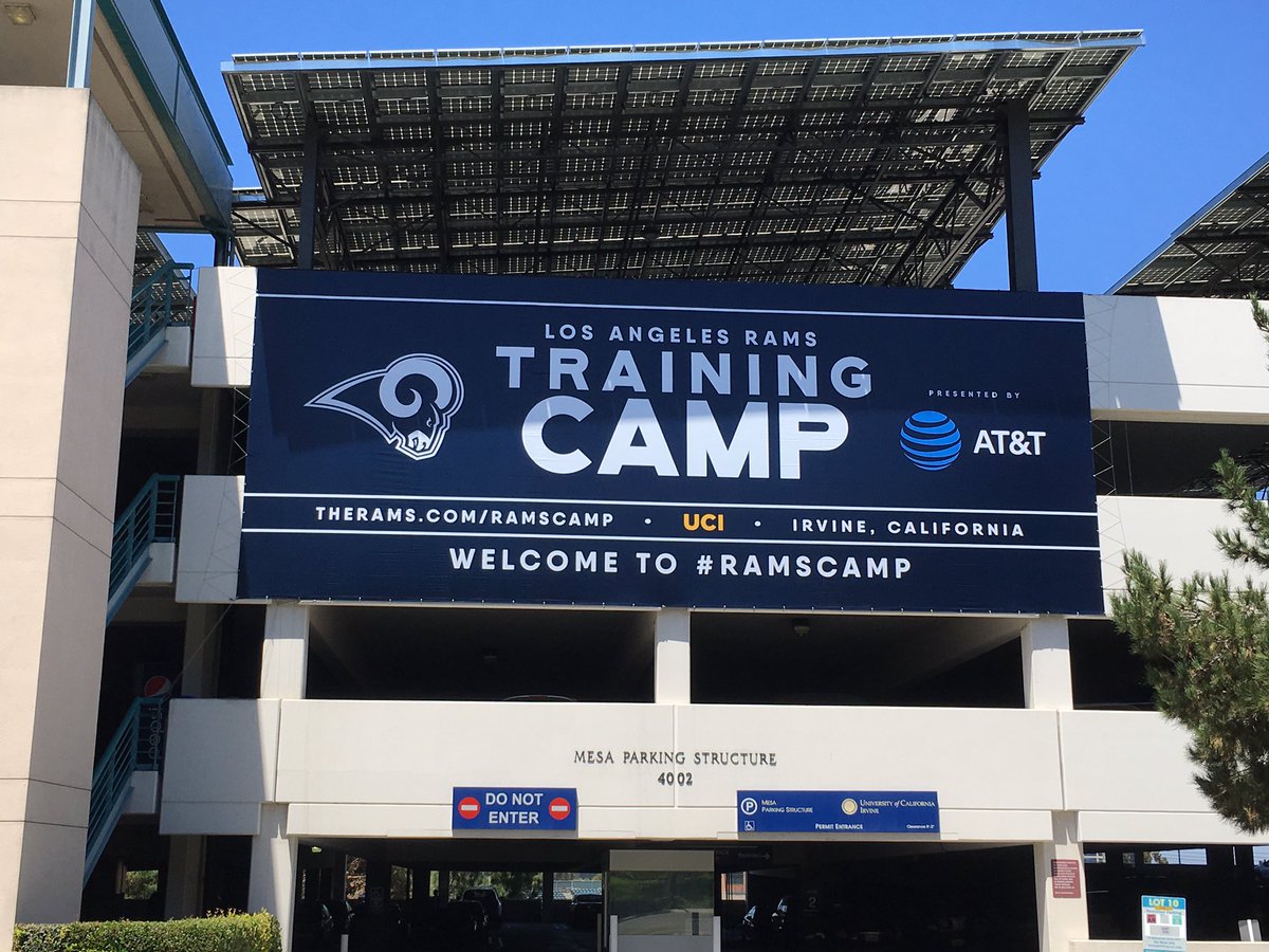Eaterland's tweet photo. It's officially football season at UCI #RamsAtUCI #wehavefootball https://t.co/qTNErkgzUX
