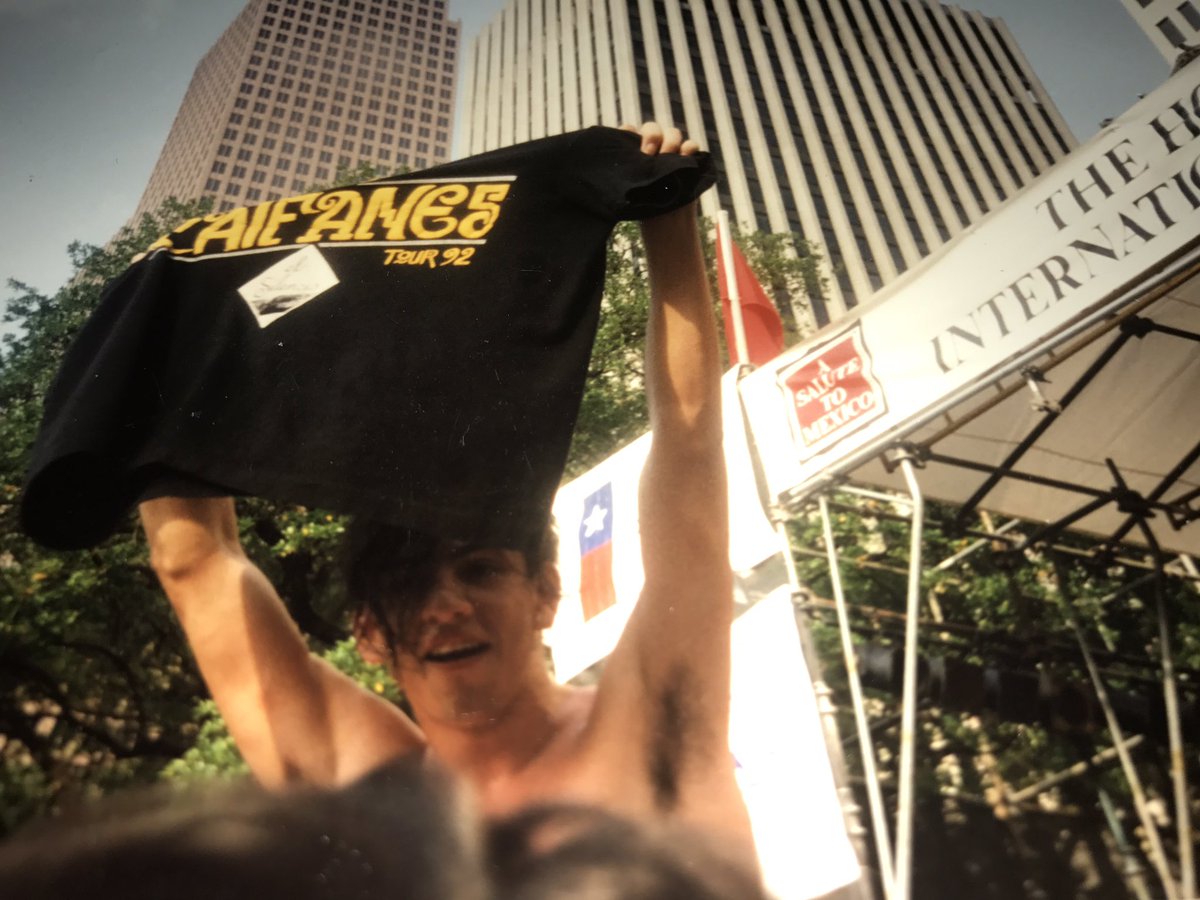punkeyesis's tweet photo. Caifanes '92 https://t.co/jmWW0LXVgw