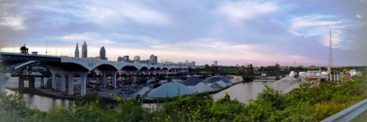 brooklyncentre's tweet photo. Friday feeling @TheCLE #CLEProjectSkyLIne #Cleveland #ThisIsCle #Sokolowskis @redlinegreenway LakeLink trail @clevemetroparks #familytrails https://t.co/vuH2wIvRpo