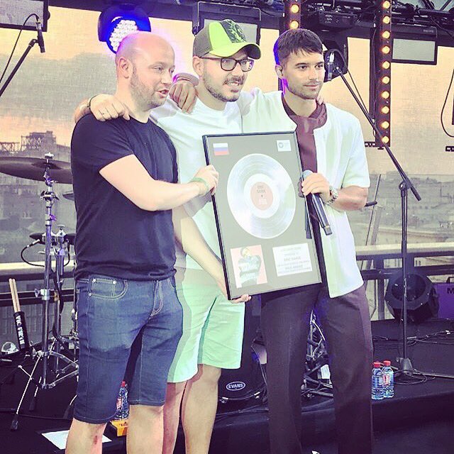 Double platinum award for "Wide Awake" with Eric Saade and Gustaf Noren