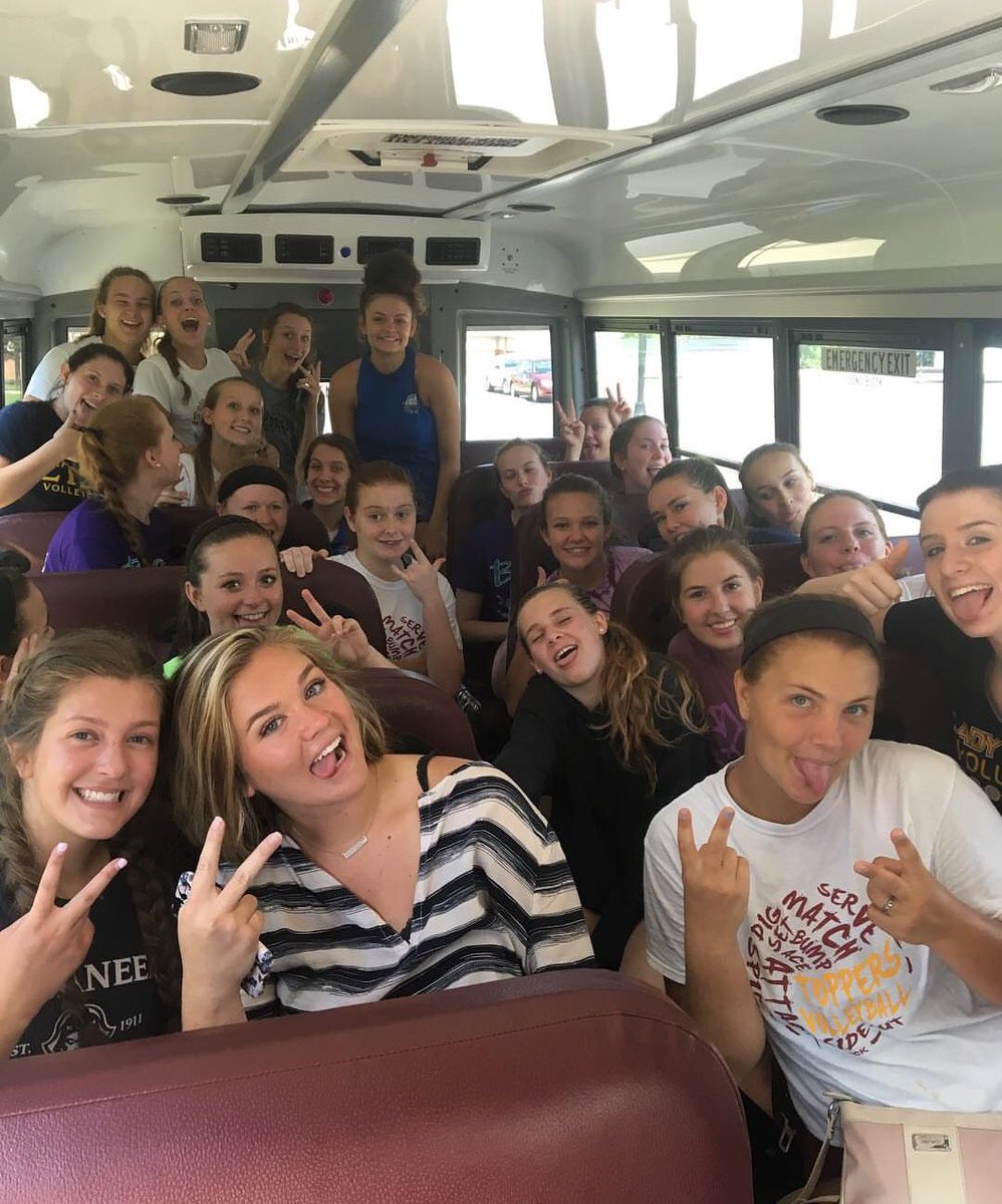 TOPPER_VB's tweet photo. First bus trip of the season!!  #twoadays #toppervb 🎩🏐 https://t.co/fgtQQf3gLi