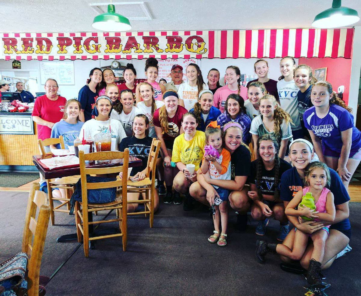TOPPER_VB's tweet photo. Thank you Red Pig BBQ for feeding the team!!!!  #twoadays #toppervb https://t.co/k03aMsrhck