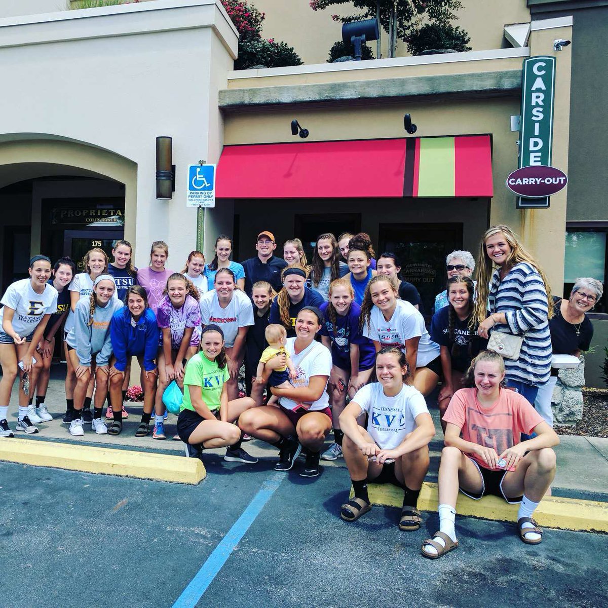 TOPPER_VB's tweet photo. Thank you Carrabba's for feeding the team!!!!  #twoadays #toppervb https://t.co/m9eE8TWfOH