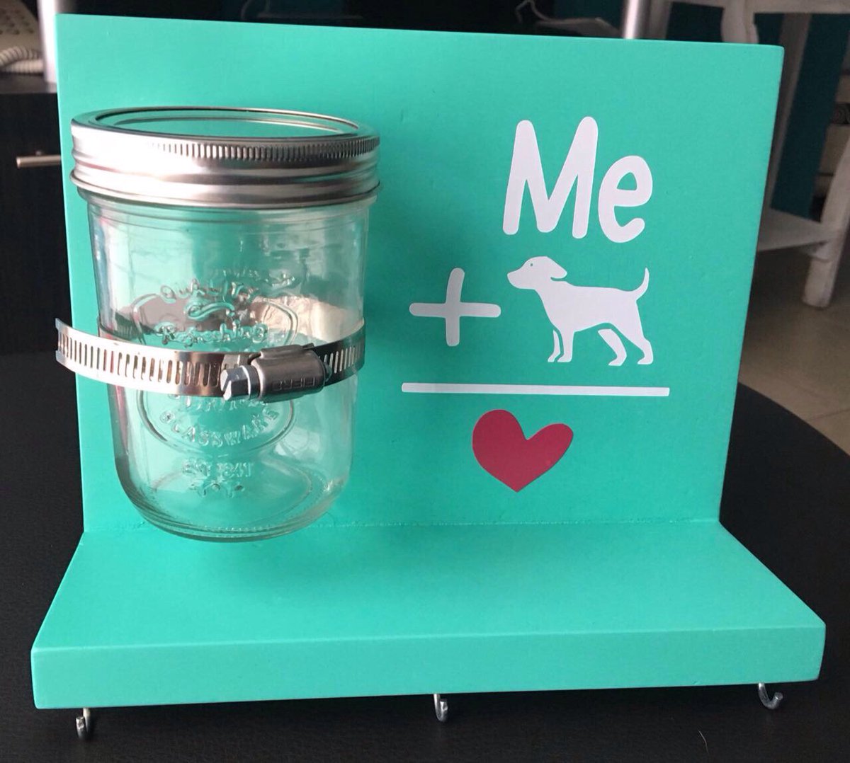 dogiftmx's tweet photo. Porta galletas perrunas ideales para tener a la mano sus premios #DoGift hecho de madera, con tarro tipo Mason Jar! Precio $600 https://t.co/sQaRXzW3It