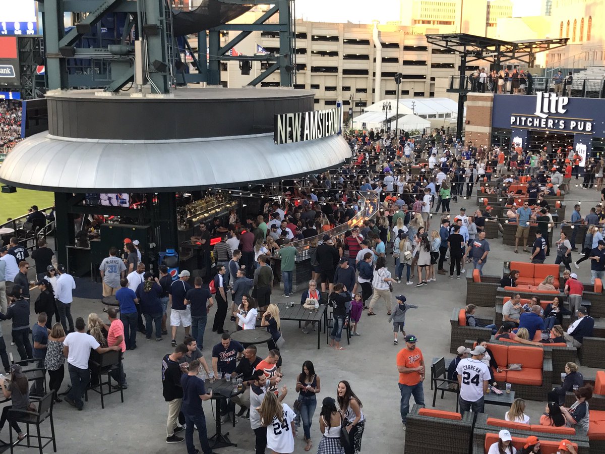 Jimmyvirus57's tweet photo. July night in @tigers - people huddled around the fire feature?? Welcome to Michigan🔥@ComericaPark https://t.co/b4xWLD8qcR