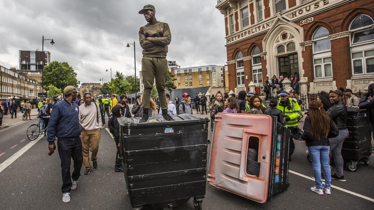 Demonstrators blocked a road in London in protest of man who died after police chase: bit.ly/2eVmweC
