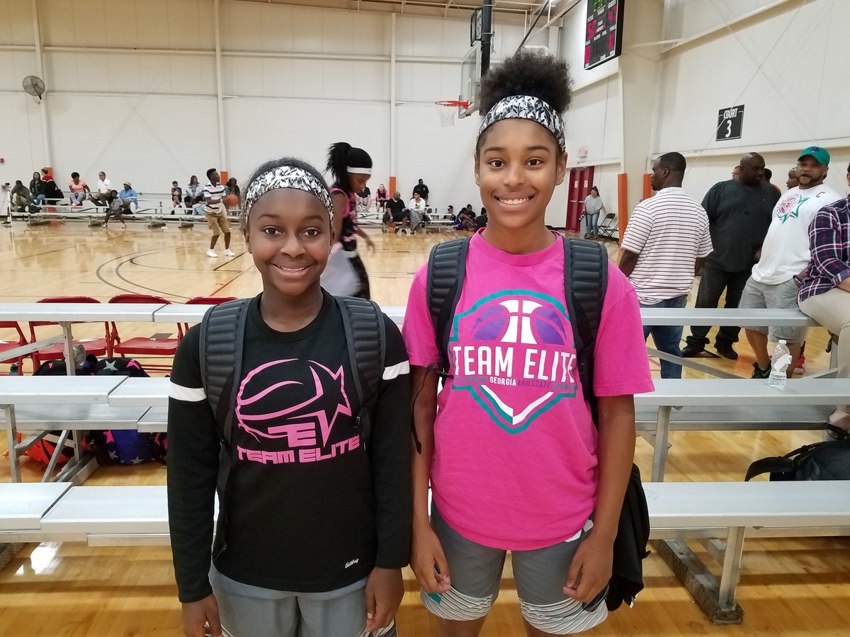 YourHoopNation's tweet photo. @ericaddiee @TeamElitebball kaleigh addie and katelyn dunning set the tempo for 2022 team elite. Dunning controlling tempo, Addie w pressure https://t.co/0ULpAZZn8Z