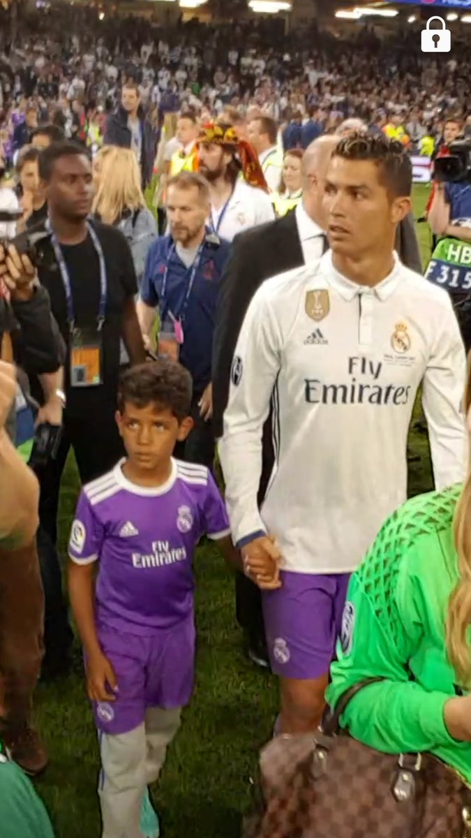 checo_godoy's tweet photo. @Cristiano @SavetheChildren Buen ejemplo.@Cristiano https://t.co/S9bK3aWkx3