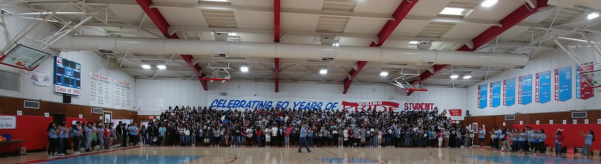 NSHSVikings55's tweet photo. Freshman Orientation for the Class of 2021 and Link Crew Leaders #NSHSVIKINGS https://t.co/gEZYKNyCI7