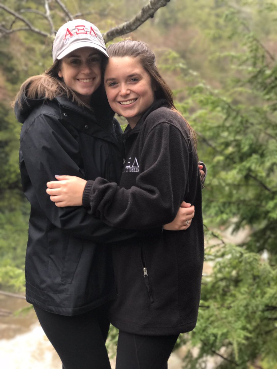 katiequillenx3's tweet photo. happy birthday to my bff alli π can't wait for fleming 302 with you this year! love you lots ππ#fingerlessgloves #lookhowcloseweare https://t.co/5gs133DOLJ