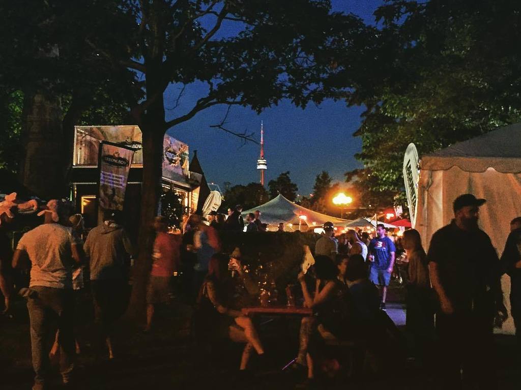 40deuce's tweet image. Beautiful night for the first day of @tobeerfestival ift.tt/2tRBadD