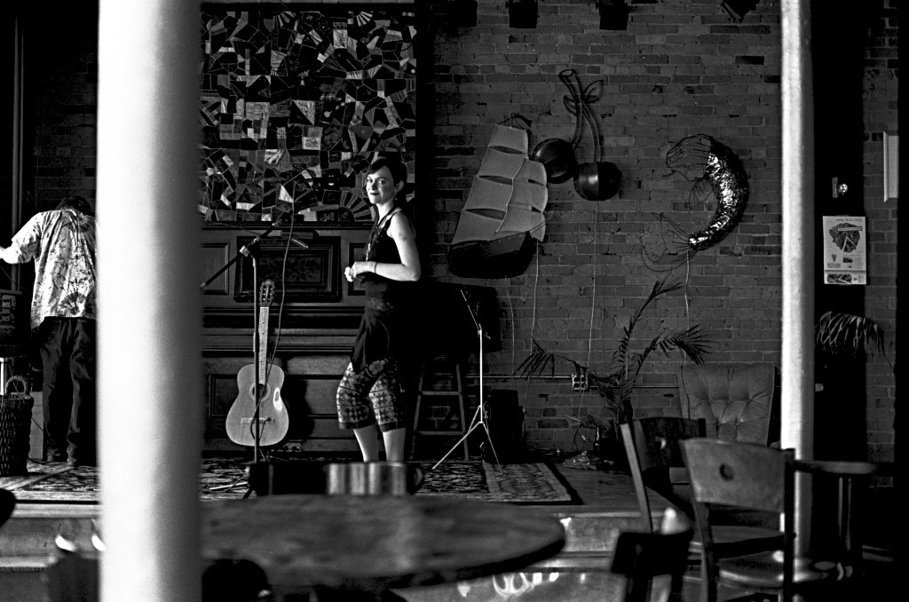 PanamStyle's tweet photo. @KodakProFilmBiz @KodakAlarisIM #tmax #tmy2 #xtol #olympus #50mm #rochester @BoulderCoffeeCo #southwedge #believeinfilm #istillshootfilm https://t.co/txcF7h4K4z