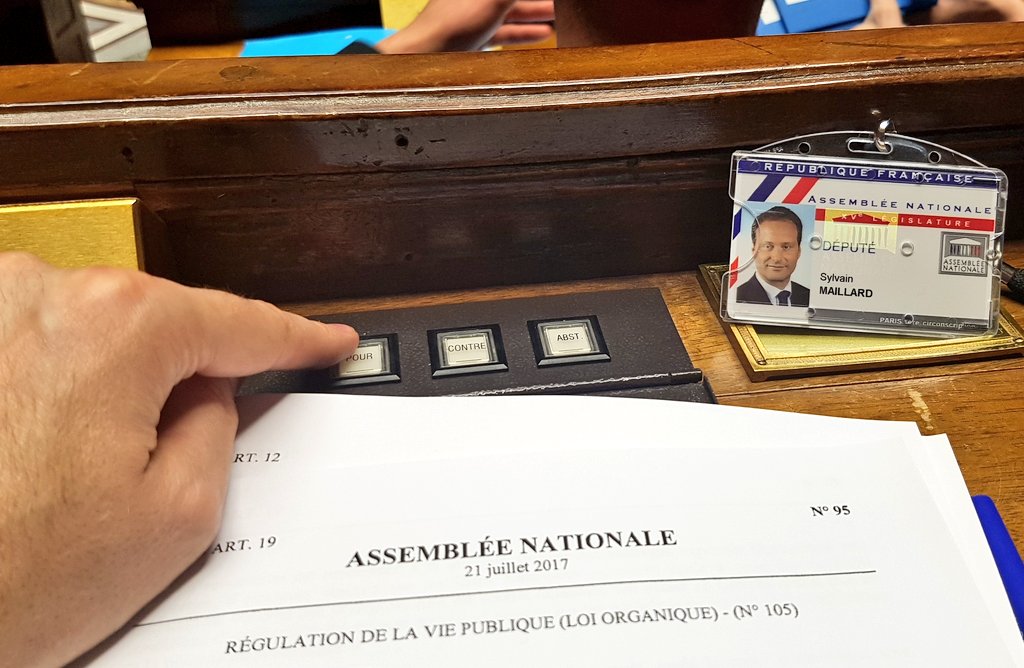 SylvainMaillard's tweet photo. Voté ! Après 49h de discussion, 5 jours et 5 nuits, la #LoiConfiance dans la vie politique est adoptée. 
Promesse de campagne tenue ! #LREM https://t.co/3q62qKpeCG