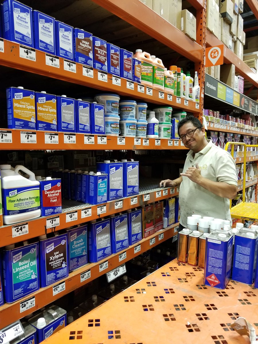 pia_monique's tweet photo. #1702deuceswild D24 associate Brian making sure our cleaning bays are safe! No spillage here! 
#greatjob #safetyfirst #InFocus https://t.co/0m9WPSysWH