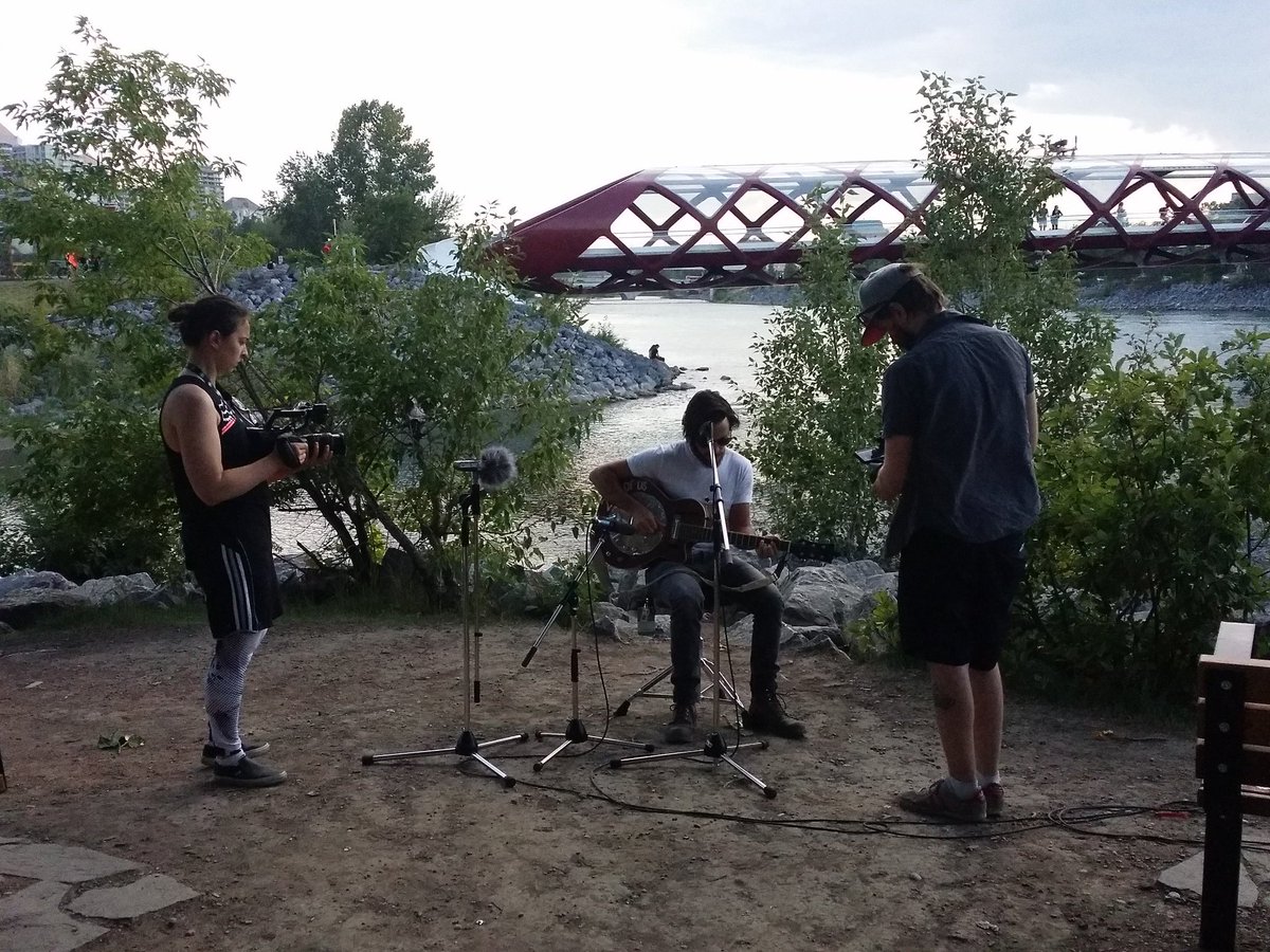 WMeridianMedia's tweet photo. Filming at our favourite place on the island during #CFMF2017, 'The Point' with the incredible @bonesofjrjones
#FolkInTheField https://t.co/RJVerFiVqQ