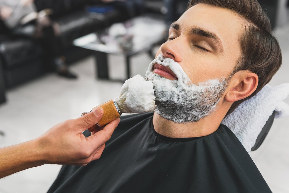 BarbershopJack's tweet image. How often should you shave your face? It depends... Here's a guide from @manlinesskit 
manlinesskit.com/how-often-shav…