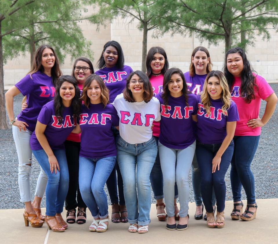 UTDGammas's tweet photo. #fbf to our Spring 2017 photoshoot 📸💁🏽 Our sisters looked #PrettyInPink but #PerfectInPurple 👌🏽💓💜 #UTDGammas #GoGamma2017 #GetYouAGamma https://t.co/McUq6OuJAV