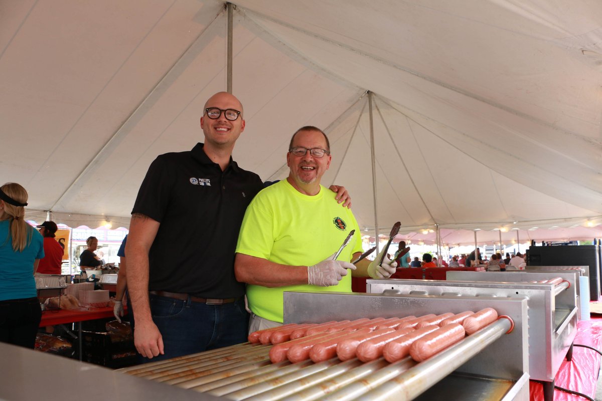 PSAWS1403's tweet photo. Keeping our grill game strong at the #FrankfortHotDogFestival #PSAWS #Footlong #Grilling #ServingOurCommunity https://t.co/dwlVqlMKl6