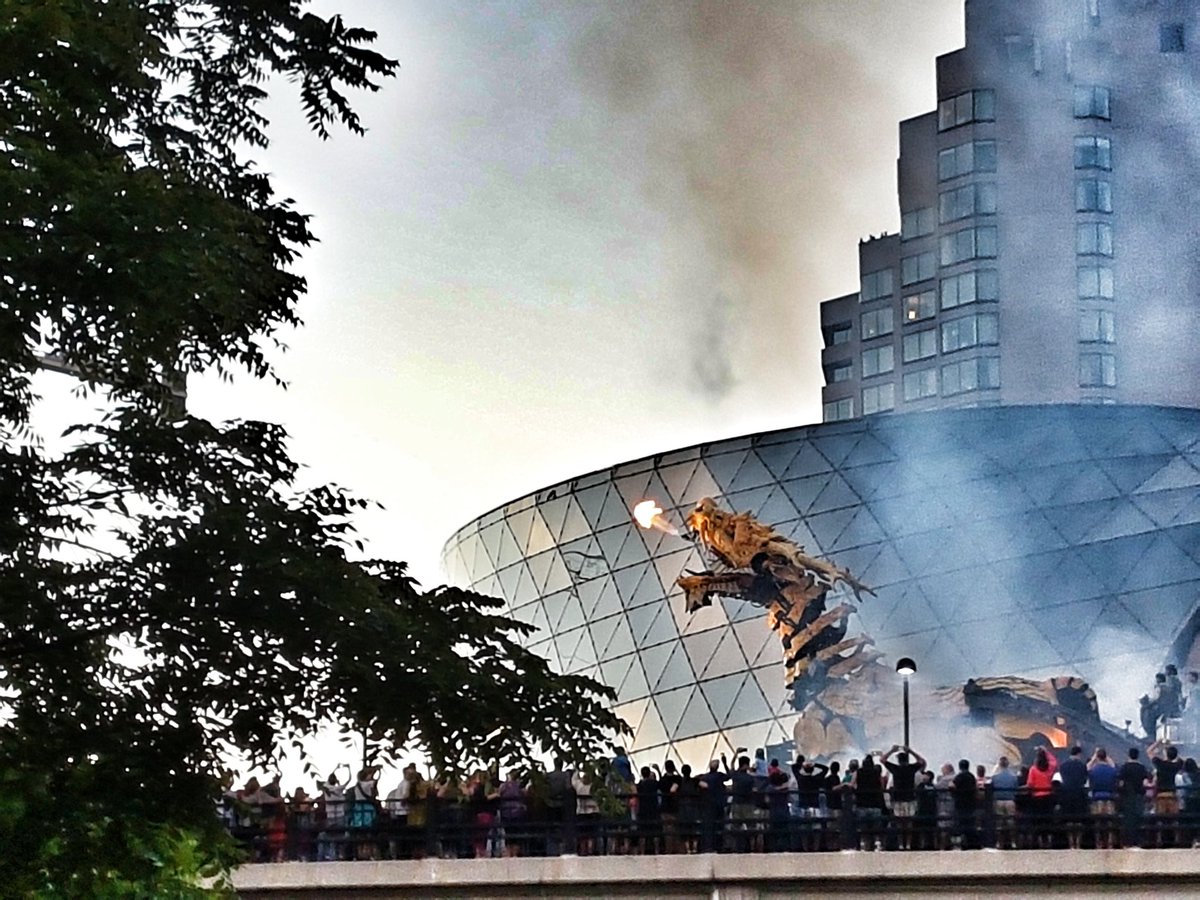 When a fire-breathing dragon wanders through your city... #LaMachine #Ottawa