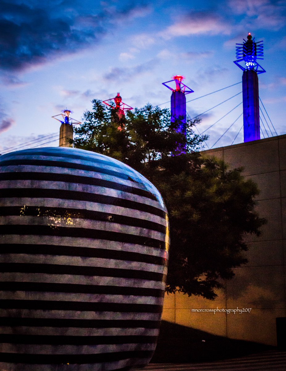 PeopleofCowtown's tweet photo. From last month's #FirstFriday #visitkc #kansascity #yesitsart #satellites #greatskies #sculpture #ilovethiscity #kcmo #NoPlaceLikeHome https://t.co/9DGyfvBQ66