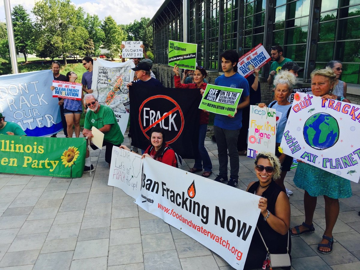 FWWMidwest's tweet photo. It's time to #BanFracking in Illinois. #NotOneWell #DontFrackIL https://t.co/FVqpjs6H8x