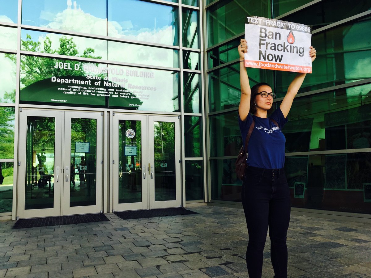FWWMidwest's tweet photo. It's time to #BanFracking in Illinois. #NotOneWell #DontFrackIL https://t.co/FVqpjs6H8x