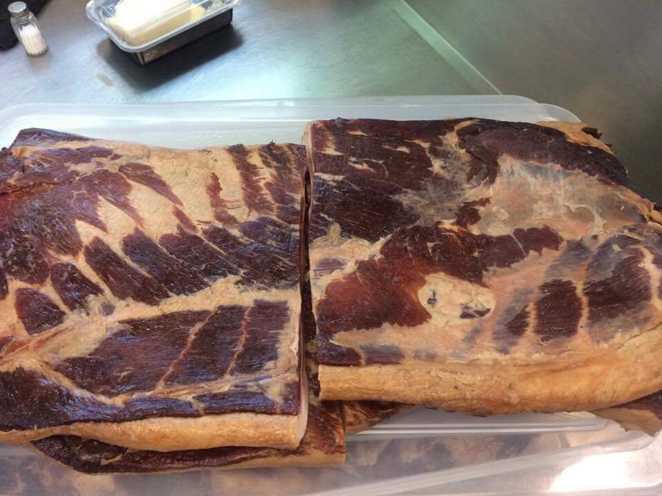 AmandaRaven5's tweet photo. Gotta love smoke ribs and bacon 🥓 can't wait to make beer candy bacon 😁 https://t.co/coVFA77gwk