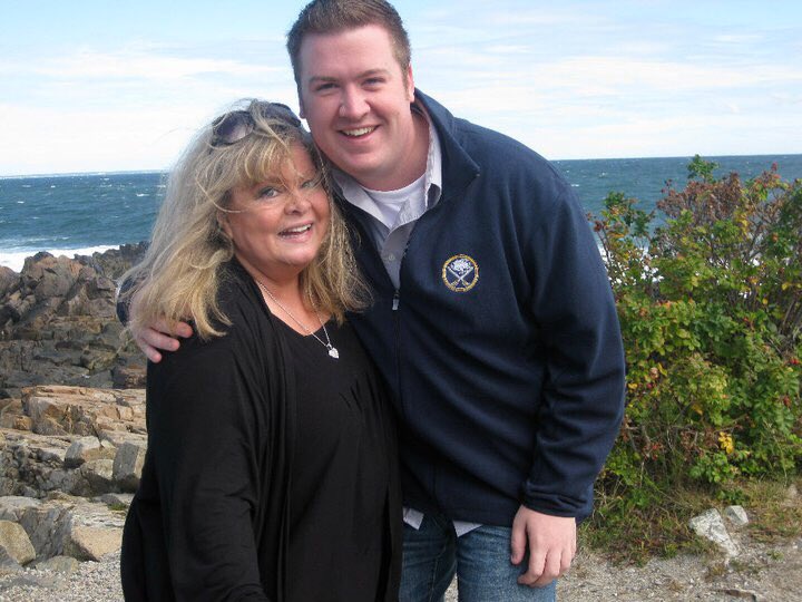 7 yrs ago I got to work with and got to know this kind, loving comedic genius. Happy 70th birthday, Sally Struthers! 