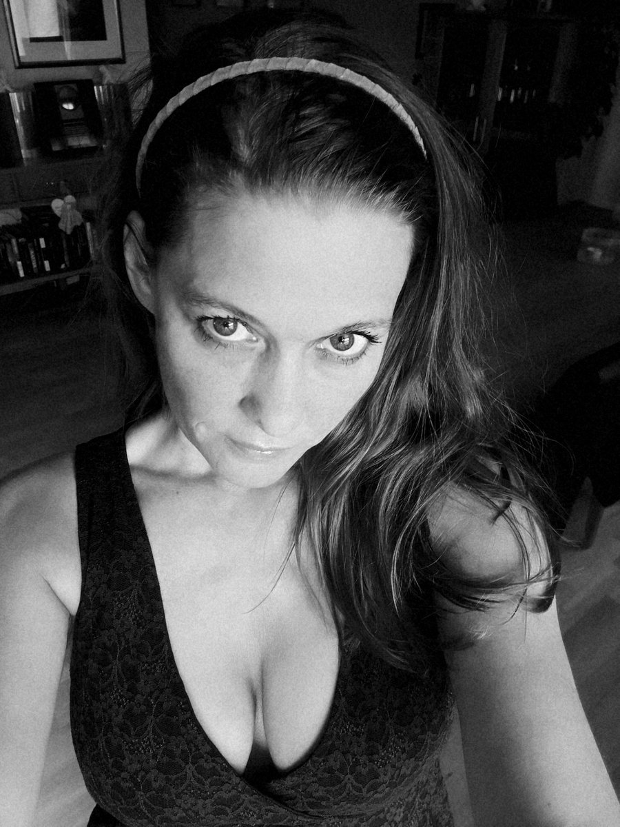 Ask_Jeanine's tweet photo. #Selfiesummer 2017. #Lifeisstrange and it goes by so fast. #Forevermore does not exist. #Goodnight https://t.co/ZIrXkGDCpn