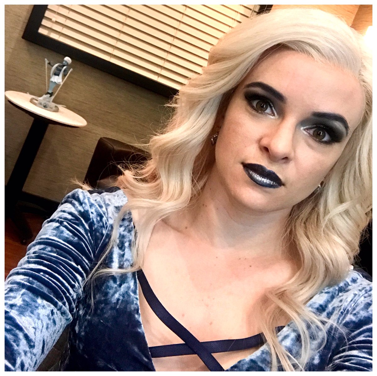 Caitlin Snow (@killerfrost202) on Twitter photo 