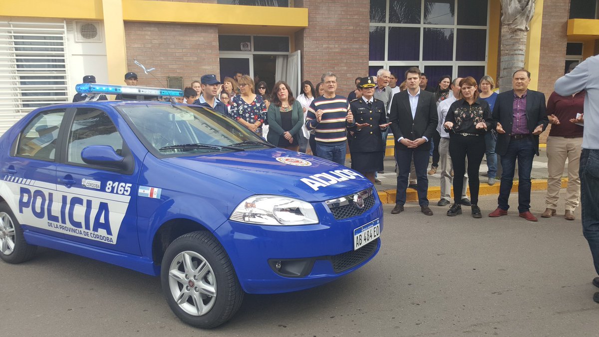 LichiScarlatto's tweet photo. @gobdecordoba junto @jc_scotto entregamos a la #PoliciaDepartamental #15NuevosMovilesPoliciales
Hoy #VillaAscasubi #Almafuerte #Corralito https://t.co/XmwluNBznP