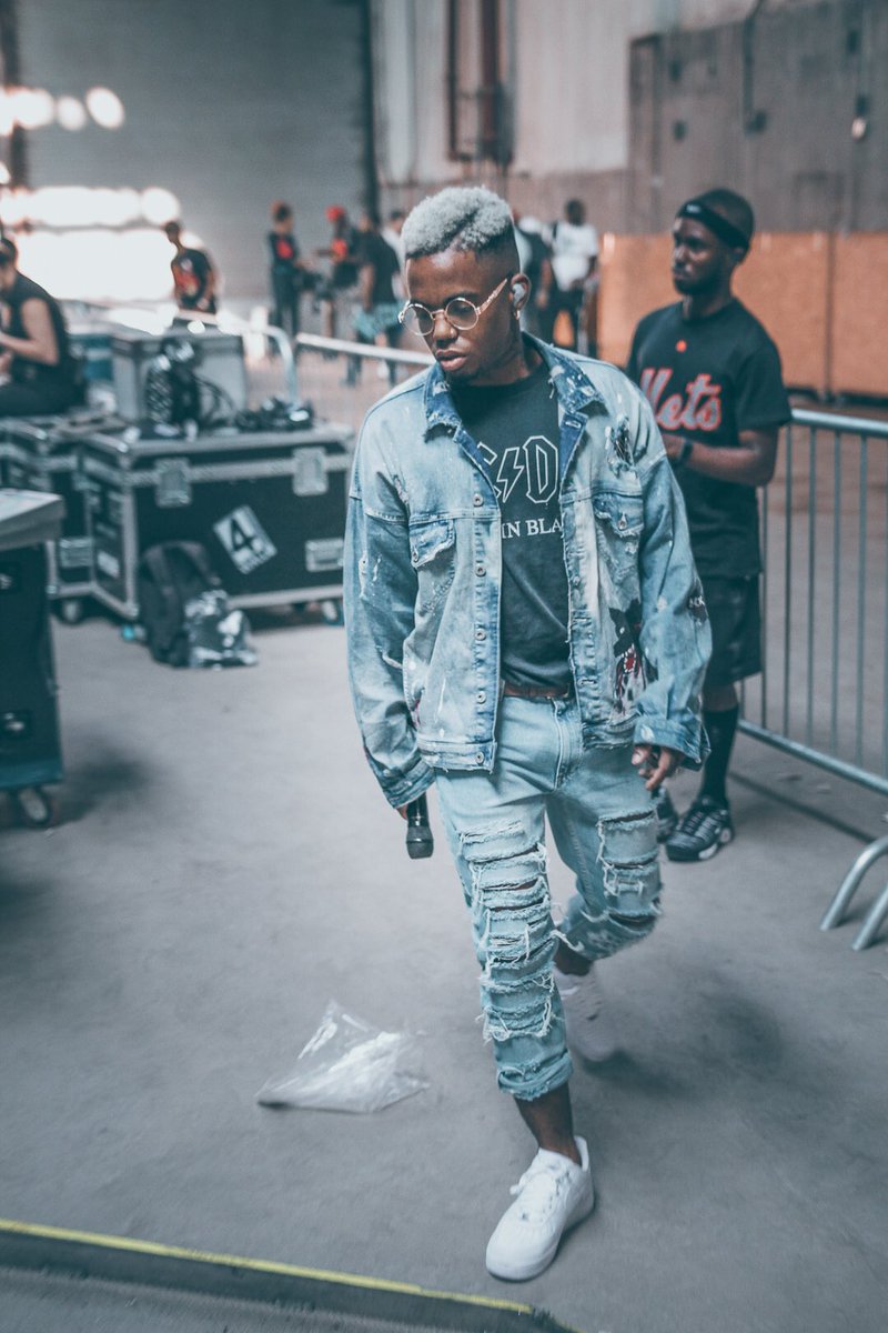Tonight at PANORAMA festival  in NYC lost my favorite denim THEY. Jacket . If you saw it or know who picked it up I'll pay you $1,000