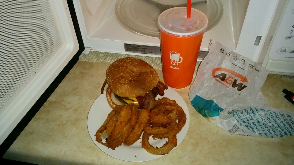 WpgCameraMan's tweet photo. Attractive neighbor lady says "You've lost weight, looking really good!" as I head into house with my #CheatFriday dinner. #GoingToCryNow https://t.co/4pqkqTiBmw